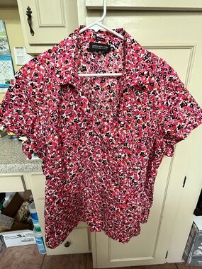 Jones New York Women’s Pink Floral Short-Sleeve Shirt